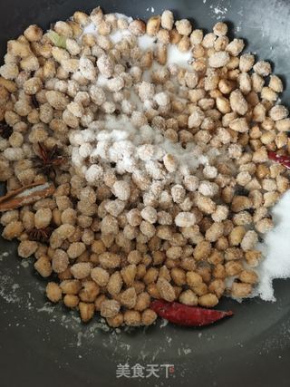 盐焗五香花生米的做法步骤:7