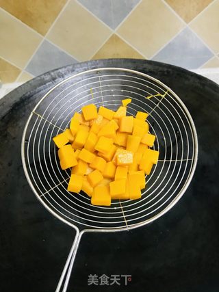 牛奶炖木瓜汤圆的做法步骤：3