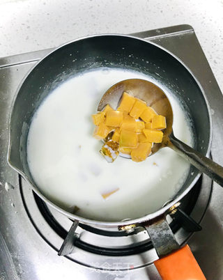 牛奶炖木瓜汤圆的做法步骤：4