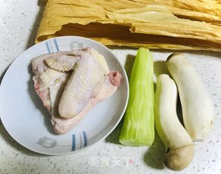 鸡肉炖杂蔬的做法步骤：1