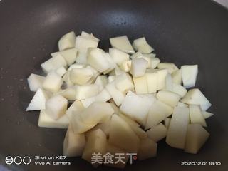 牛肉炖土豆的做法步骤：2