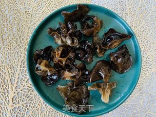 火麻仁菠菜炒粉条的做法步骤：2