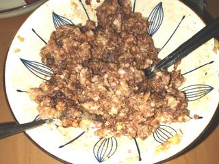 猪肉包菜馅包子的做法步骤:2