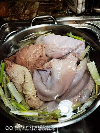 腊八蒜爆猪肚的做法步骤:8