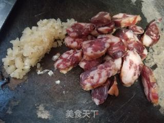 腊肠炒豆芽的做法步骤：2