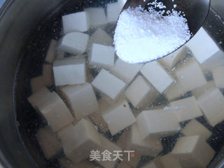 蟹黄酱烩豆腐的做法步骤:4
