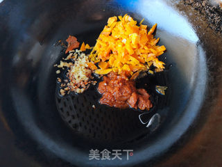 蟹黄酱烩豆腐的做法步骤:7