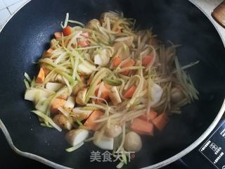 萝卜毛芋炒饭的做法步骤：3