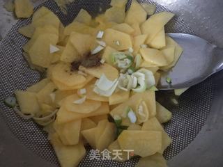 毛葱炒土豆片的做法步骤:5