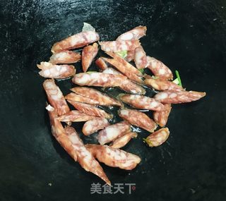 酸菜炒腊肠的做法步骤：5