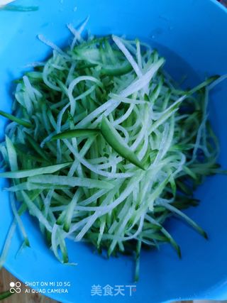 萝卜猪肉水饺的做法步骤:2