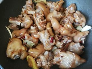 红烧猪蹄的做法步骤:12