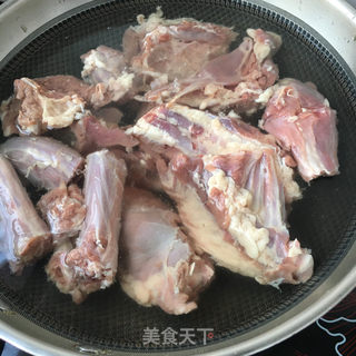 土豆炖大鹅的做法步骤：2