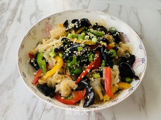 火麻仁彩椒拌双耳的做法步骤：4