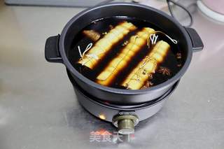 卤五香豆皮肉卷的做法步骤：11