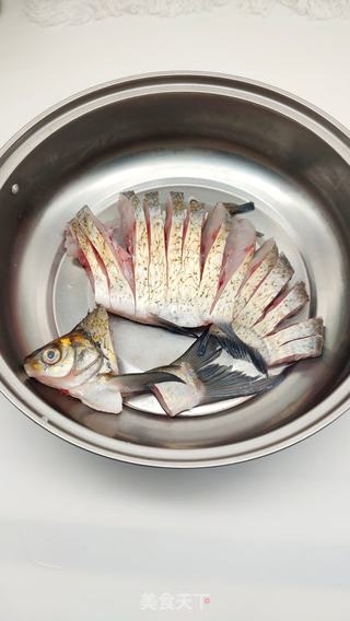 年夜菜必备/孔雀开屏清蒸鱼的做法步骤:2