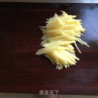 土豆丝拌苦菊的做法步骤：1