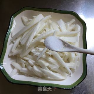 香干炒白菜杆的做法步骤：1