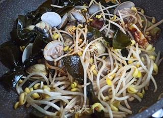 海带结豆芽炖花蛤的做法步骤:4