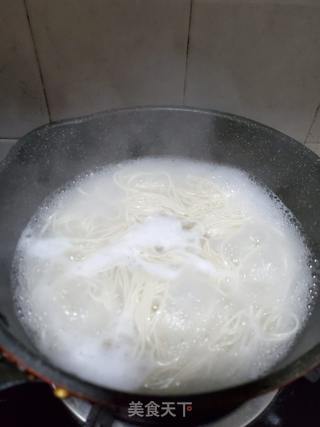 瘦肉挂面的做法步骤:4