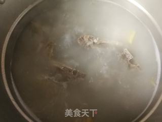 胡萝卜山药羊脊骨汤的做法步骤:9