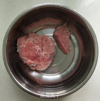 孜然洋葱炒牛肉的做法步骤：2
