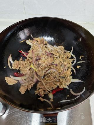 孜然洋葱炒牛肉的做法步骤：14