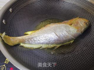 家炖黄花鱼的做法步骤:2