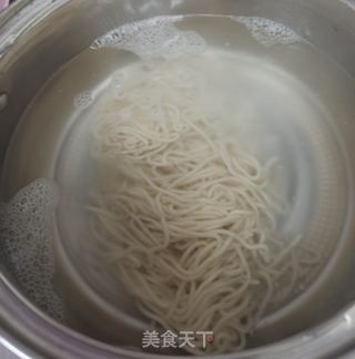 牛肉酱拌面的做法步骤:2