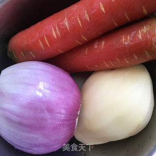 咖喱鸡肉炖土豆盖饭的做法步骤：1