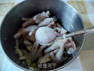 简易舂鸡脚的做法步骤:7