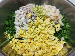 韭菜素三鲜水饺的做法步骤:11