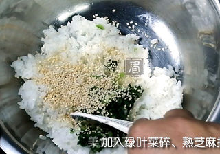 咸蛋黄肉松芝士饭团的做法步骤:4
