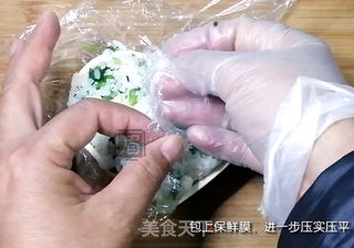 咸蛋黄肉松芝士饭团的做法步骤:9