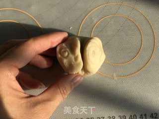 经典蛋黄酥的做法步骤：13