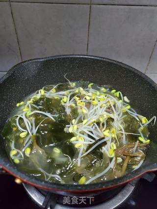 鲍鱼炖海带黄豆芽的做法步骤:8