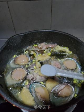 鲍鱼炖海带黄豆芽的做法步骤:11