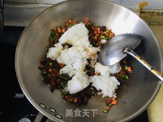 香肠蒜苔胡萝卜炒饭的做法步骤：6