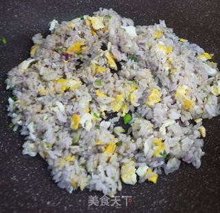 鸡蛋青蒜末炒饭的做法步骤:4