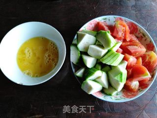 丝瓜番茄炒蛋的做法步骤:2