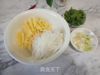 萝卜丝土豆汤的做法步骤：2