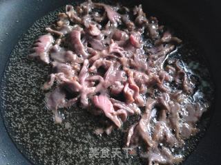 韭菜花炒胗的做法步骤:4