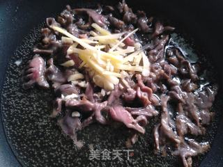 韭菜花炒胗的做法步骤:5