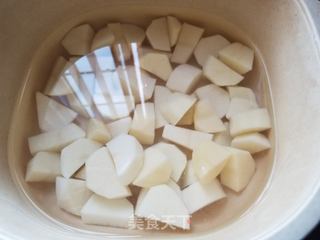 黑椒土豆牛柳粒的做法步骤:2
