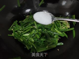 虾皮炒韭菜的做法步骤：5