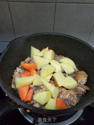 土豆炖鸡块的做法步骤:7