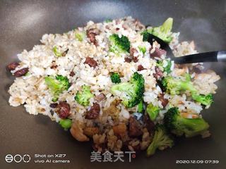 香肠虾仁炒饭的做法步骤：7