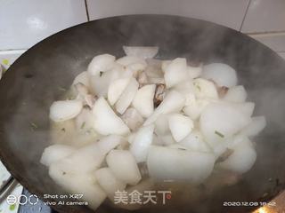 五花肉炖萝卜的做法步骤：4