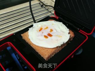 煎蛋虾仁三明治的做法步骤:9