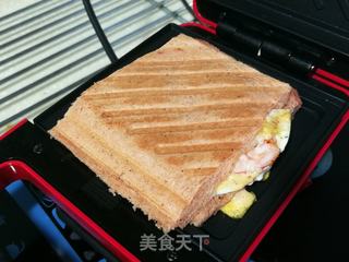 煎蛋虾仁三明治的做法步骤:12